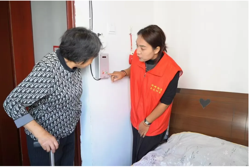 臨滄臨翔 智能看護系統讓養老服務觸手可及